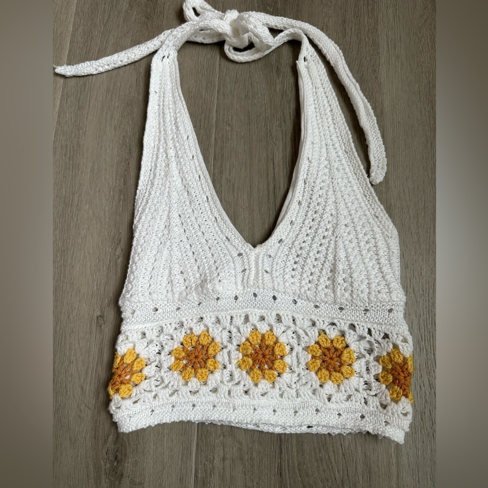 NWOT Hollister Halter crochet crop top white w yellow flowers size XXS